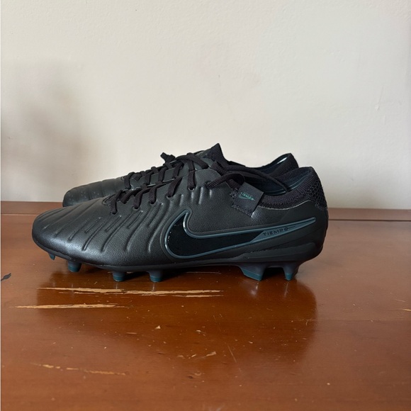 Nike legend 10 elite tiempo cleats - Picture 3 of 7